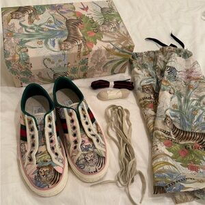 Gucci Tennis 1977 Webbing Trimmed Tiger Print Canvas Sneakers